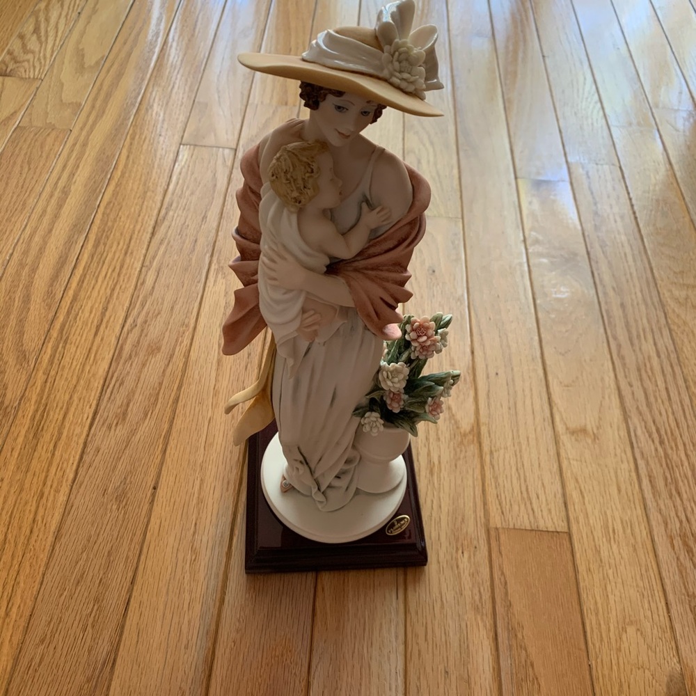 Giuseppe Armani Sculpture - Baby’s Love